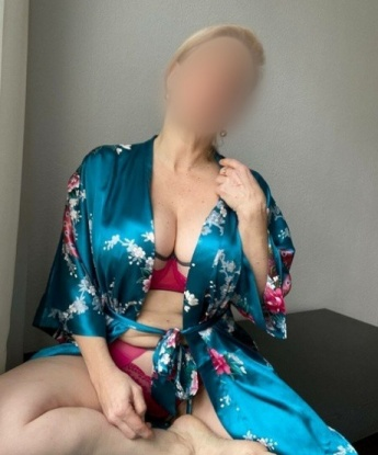 🌸
Я живу в Москве, самом пульсирующем городе страсти и наслаждения.✨
Мои услуги - это твое мгновенное погружение в океан удовольствия. 💦
У меня есть все, что ты мечтаешь: от нежного эротического массажа до безудержных эмоций в постели. 💋
Я открыта для экспериментов и готова исполнить все твои сокровенные фантазии. 😉
Мои фото не оставят тебя равнодушным - соблазнительная фигура и карие глаза будут вызывать желание с первого взгляда. 😍
И отзывы о моей работе говорят сами за себя - мои клиенты обретают истинное блаженство и счастливы вернуться ко мне снова и снова. 🌟
Добро пожаловать в мир, где твои самые скрытые желания осуществляются! Я жду тебя в Москве, чтобы сделать наше свидание незабываемым. 😘 Анастасия